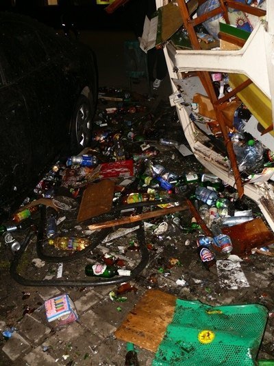 У Запоріжжі Toyota знесла кіоск і зупинку. ФОТО